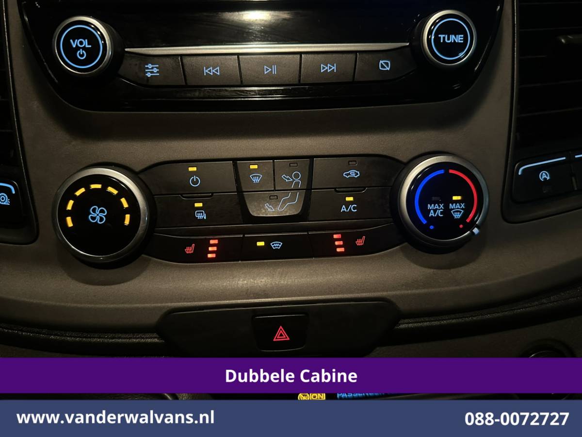Ford Transit Custom Ford Transit Custom 2.0 TDCI 130pk L2H1 Dubbele Cabine Euro6 Airco | 5-Zits | Camera | LED | Tachograaf Cruisecontrol, Trekhaak, Stoelverwarming, Verwarmde voorruit, Parkeersensoren