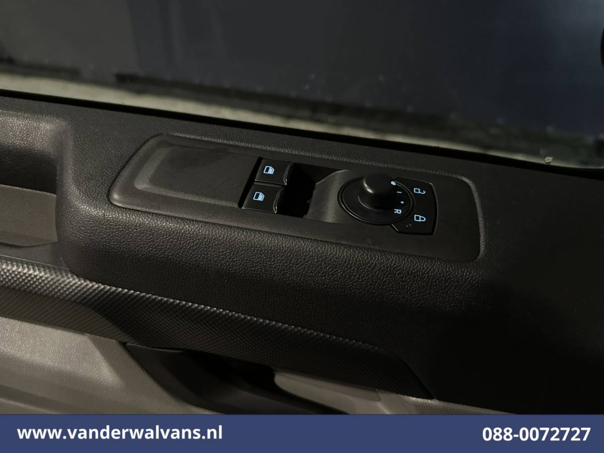 Ford Transit Custom Ford Transit Custom 2.0 TDCI 136pk L2H1 Euro6 Airco | Camera | Apple Carplay | LED | Cruisecontrol Android Auto, Verwarmde voorruit, Parkeersensoren, Bijrijdersbank