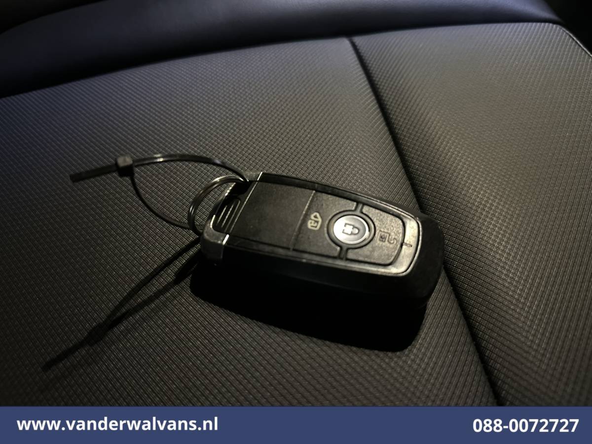 Ford Transit Custom Ford Transit Custom 2.0 TDCI 136pk L2H1 Euro6 Airco | Camera | Apple Carplay | LED | Cruisecontrol Android Auto, Verwarmde voorruit, Parkeersensoren, Bijrijdersbank