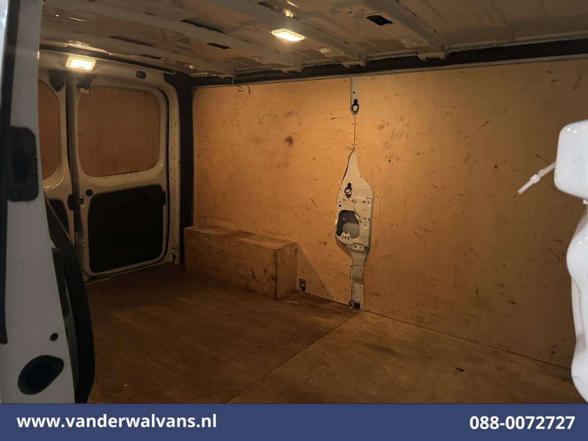 Renault Trafic Renault Trafic 2.0 dCi 130pk L2H1 Euro6 Airco | LED | Cruisecontrol | Parkeersensoren Bijrijdersbank