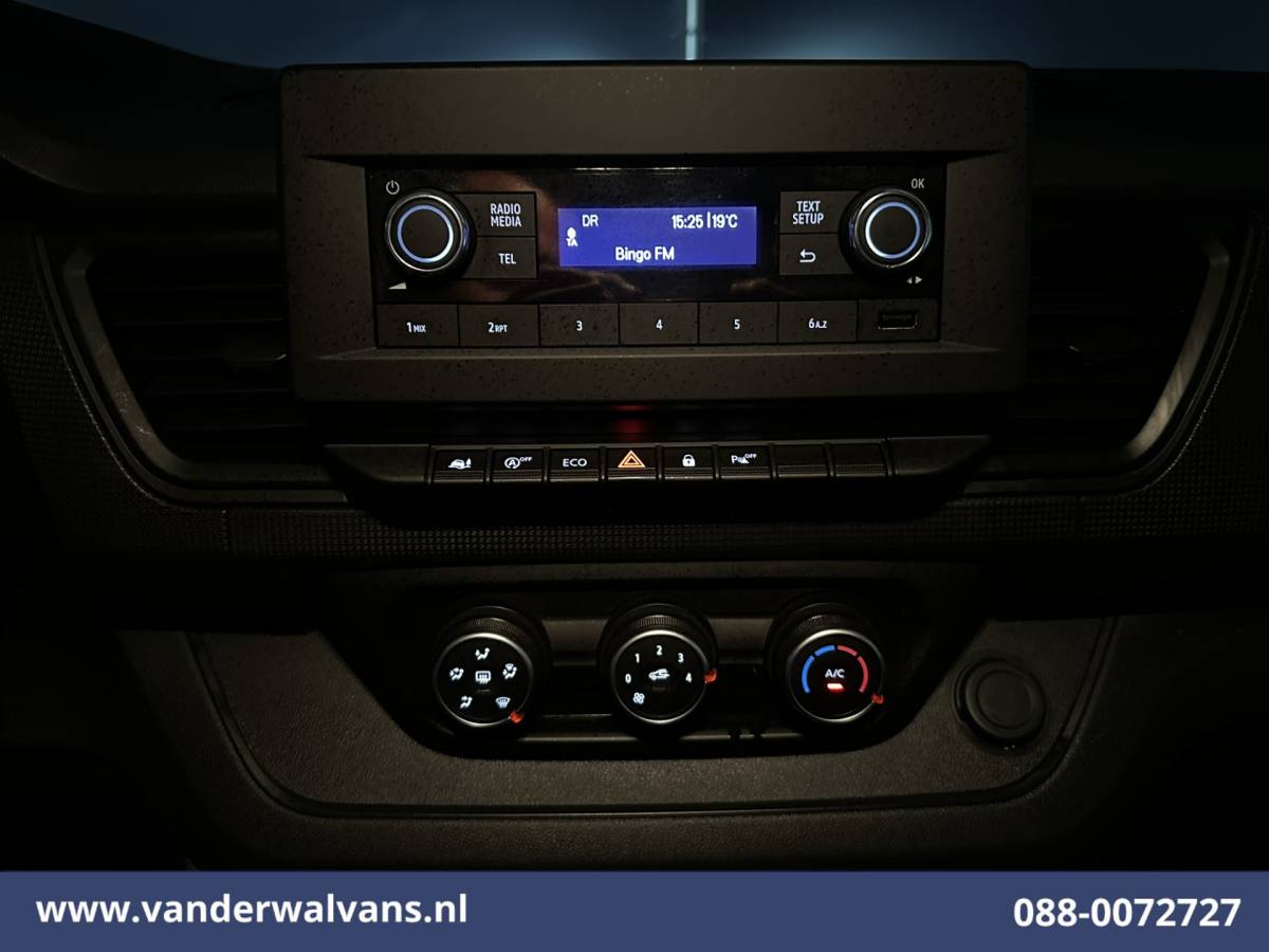 Renault Trafic Renault Trafic 2.0 dCi 130pk L2H1 Euro6 Airco | LED | Cruisecontrol | Parkeersensoren Bijrijdersbank
