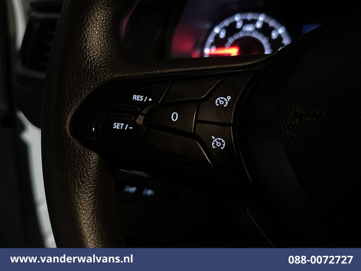 Renault Trafic Renault Trafic 2.0 dCi 130pk L2H1 Euro6 Airco | LED | Cruisecontrol | Parkeersensoren Bijrijdersbank