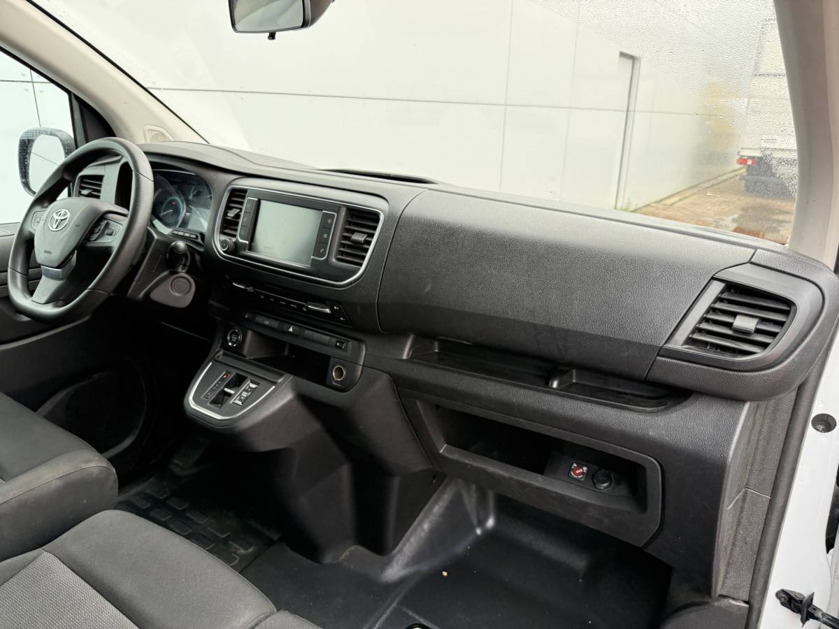 Toyota ProAce Toyota ProAce Electric 75kWh 136PK L2 Elektrisch 93.3% (SOH) 330km WLTP Snelladen Cruise Control Climate Control Carplay Navigatie 360° Camera Snelladen