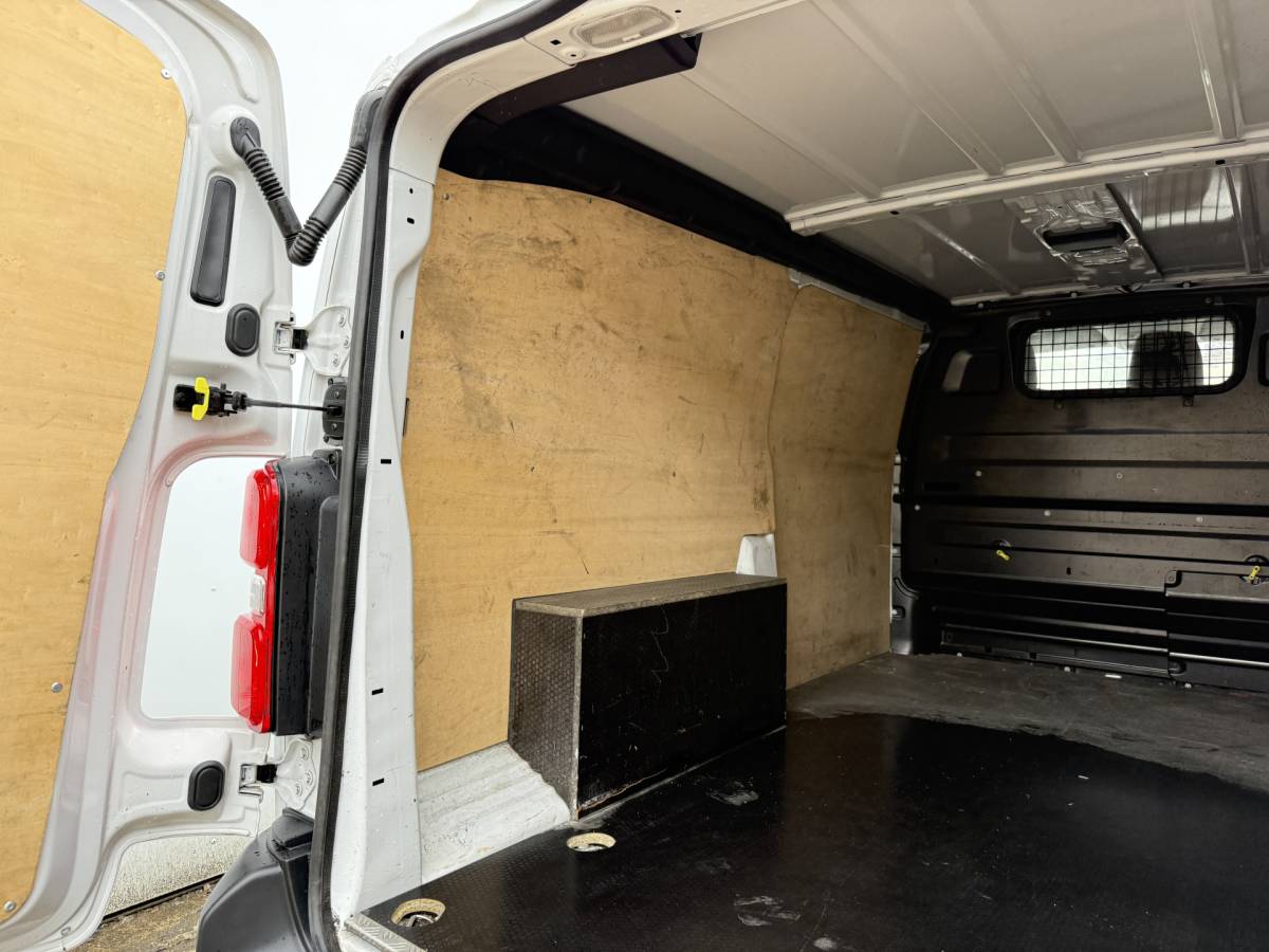 Toyota ProAce Toyota ProAce Electric 75kWh 136PK L2 Elektrisch 93.3% (SOH) 330km WLTP Snelladen Cruise Control Climate Control Carplay Navigatie 360° Camera Snelladen