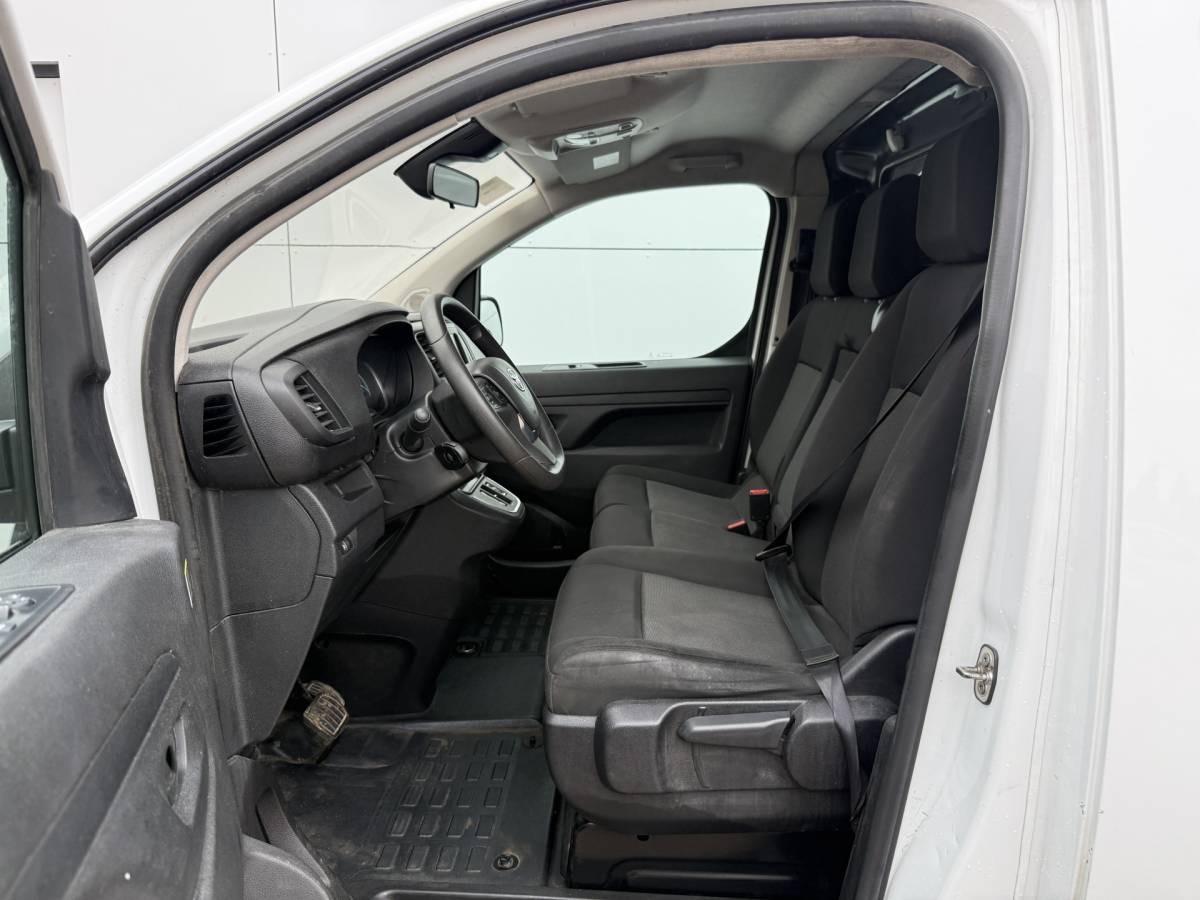 Toyota ProAce Toyota ProAce Electric 75kWh 136PK L2 Elektrisch 93.3% (SOH) 330km WLTP Snelladen Cruise Control Climate Control Carplay Navigatie 360° Camera Snelladen