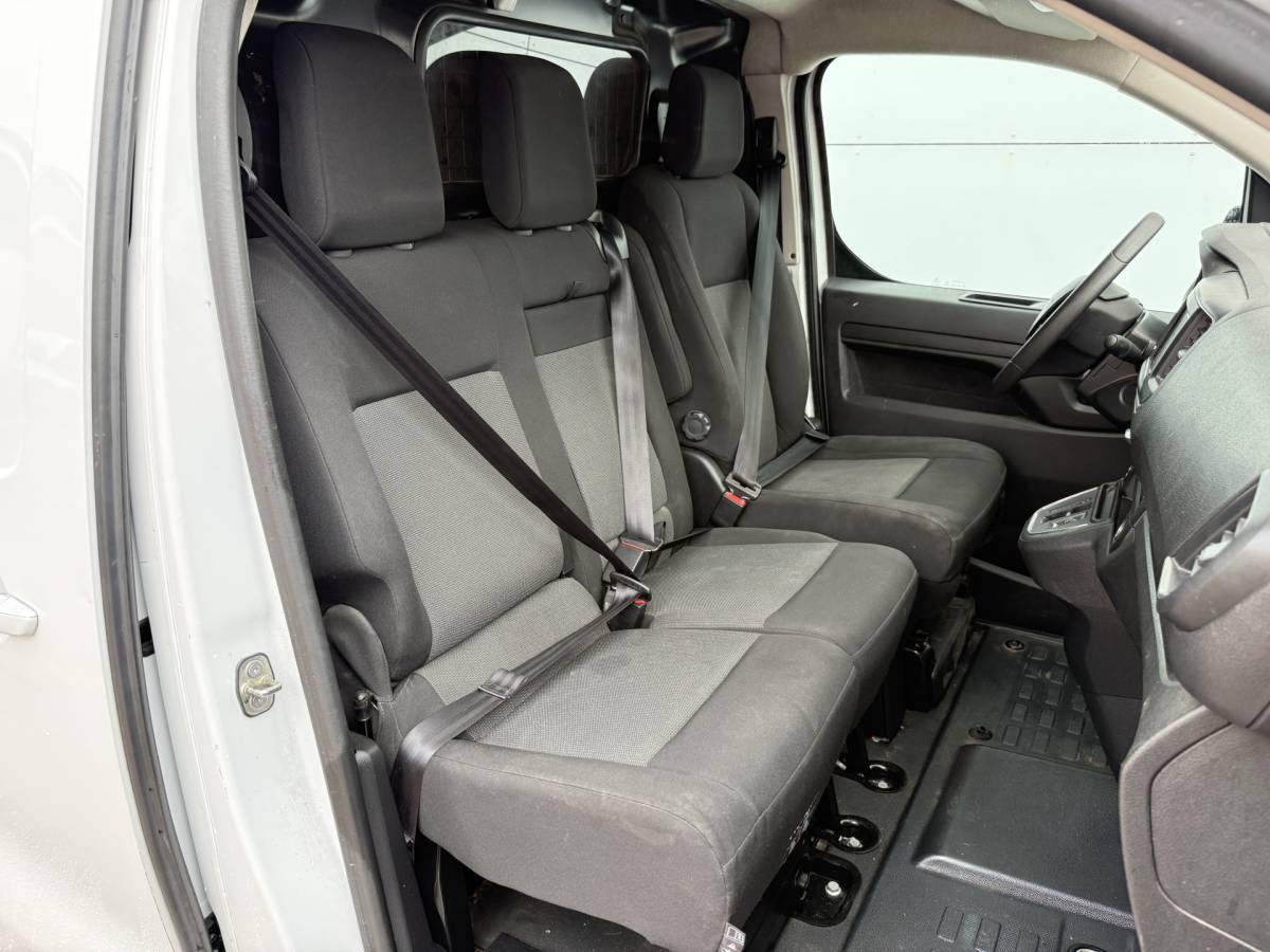 Toyota ProAce Toyota ProAce Electric 75kWh 136PK L2 Elektrisch 93.3% (SOH) 330km WLTP Snelladen Cruise Control Climate Control Carplay Navigatie 360° Camera Snelladen