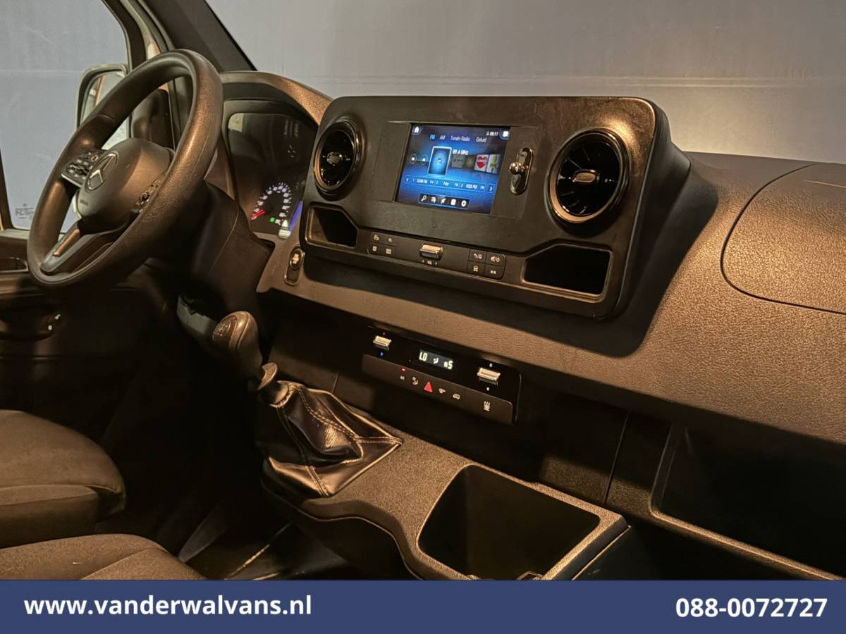 Mercedes-Benz Sprinter Mercedes-Benz Sprinter 316 CDI 164pk L2H2 Euro6 Airco | Camera | Navigatie | Trekhaak | Cruisecontrol Bijrijdersbank