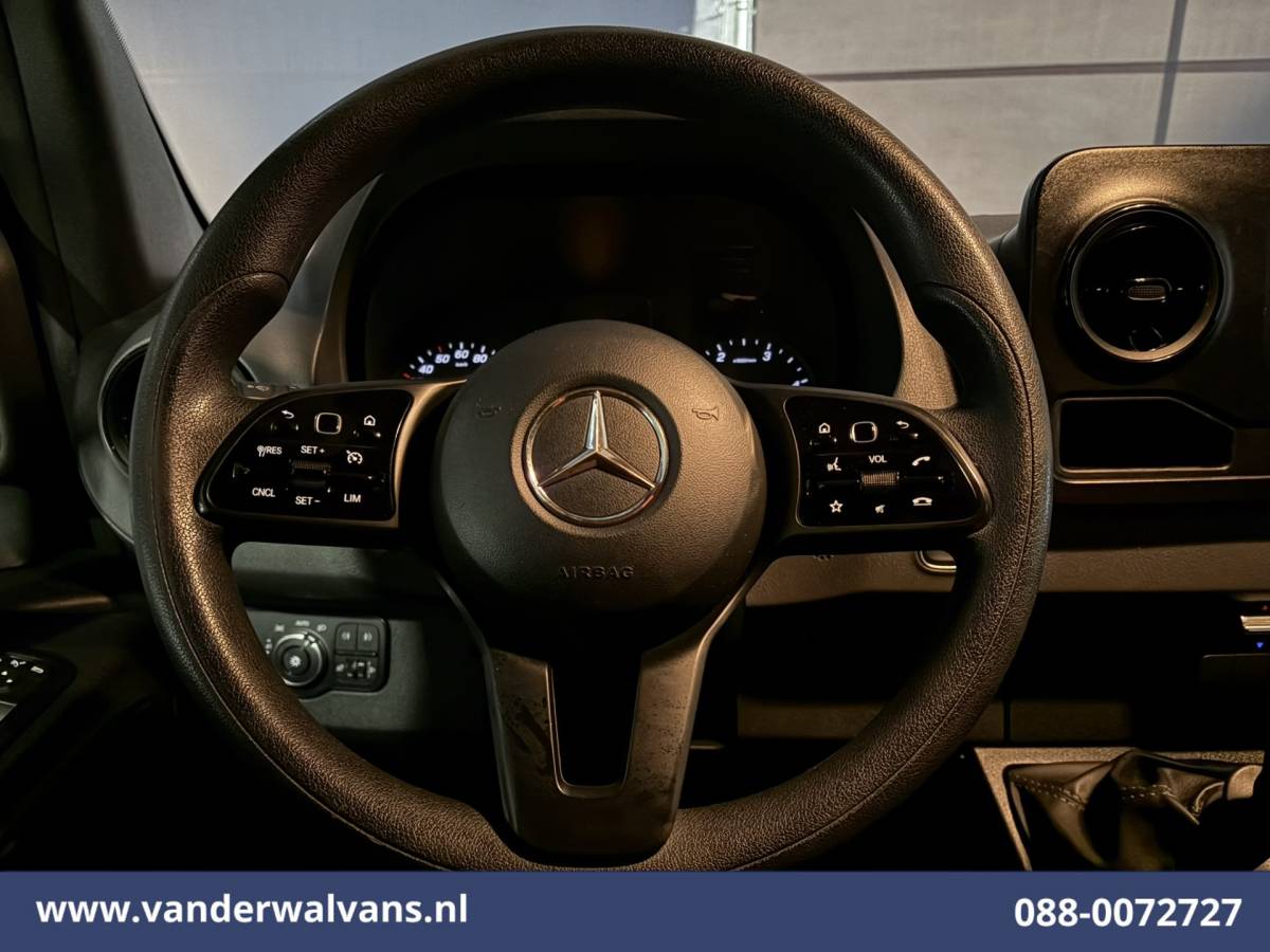 Mercedes-Benz Sprinter Mercedes-Benz Sprinter 316 CDI 164pk L2H2 Euro6 Airco | Camera | Navigatie | Trekhaak | Cruisecontrol Bijrijdersbank
