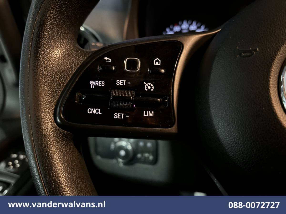 Mercedes-Benz Sprinter Mercedes-Benz Sprinter 316 CDI 164pk L2H2 Euro6 Airco | Camera | Navigatie | Trekhaak | Cruisecontrol Bijrijdersbank