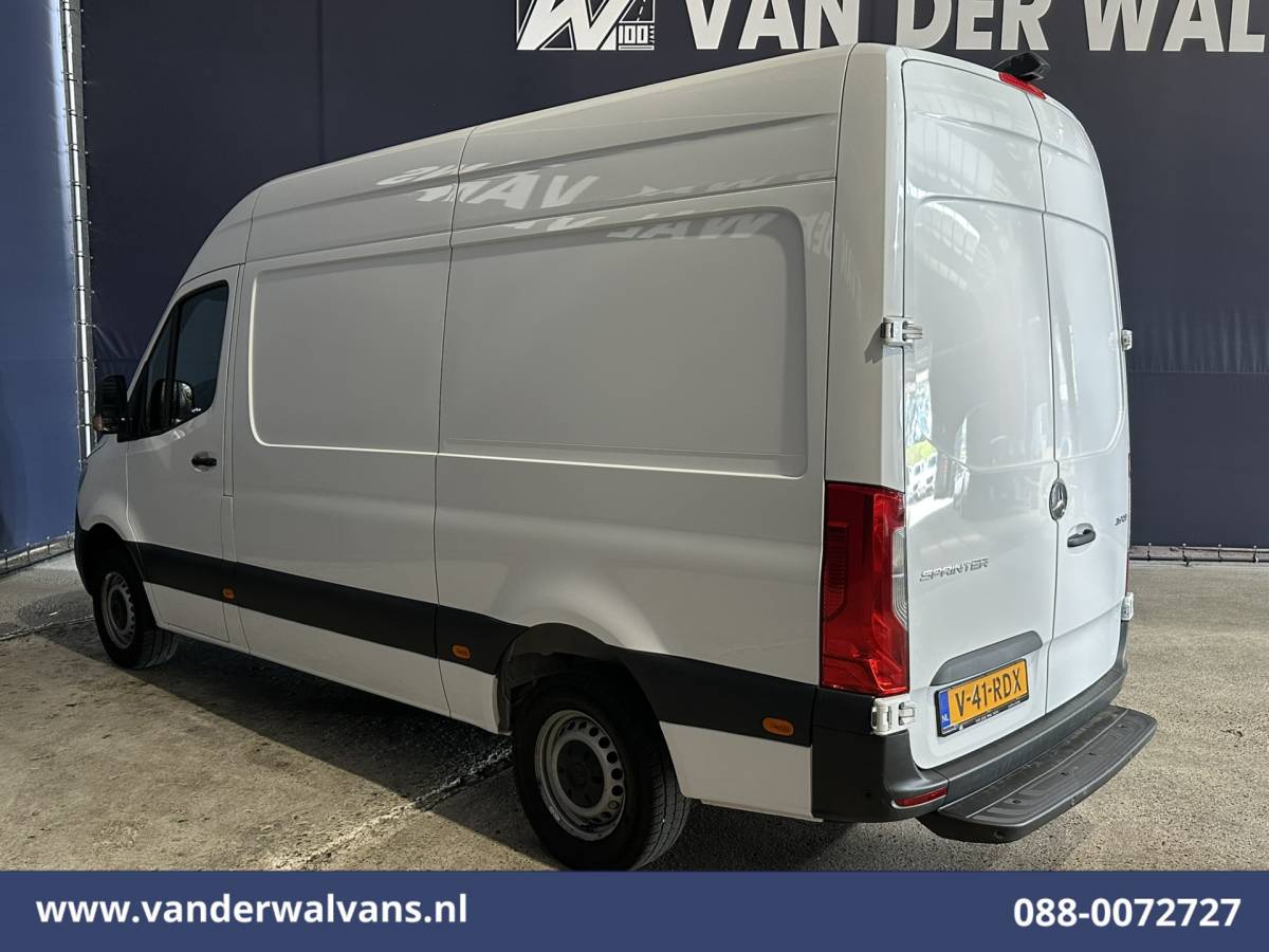 Mercedes-Benz Sprinter Mercedes-Benz Sprinter 317 CDI 170pk L2H2 Euro6 Airco | Camera | Apple Carplay | Cruisecontrol Android Auto, Stoelverwarming, Chauffeursstoel, Parkeersensoren, Bijrijdersbank