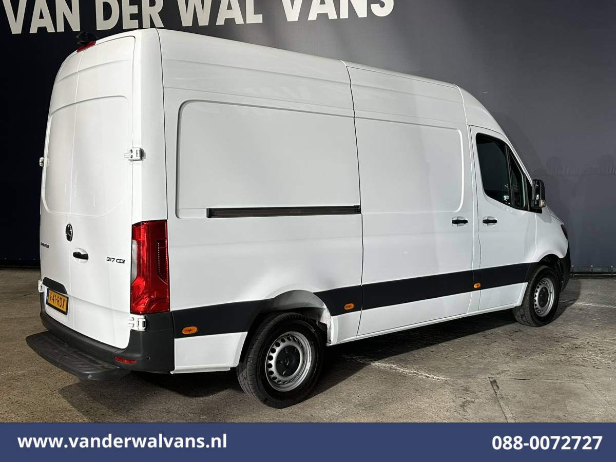 Mercedes-Benz Sprinter Mercedes-Benz Sprinter 317 CDI 170pk L2H2 Euro6 Airco | Camera | Apple Carplay | Cruisecontrol Android Auto, Stoelverwarming, Chauffeursstoel, Parkeersensoren, Bijrijdersbank