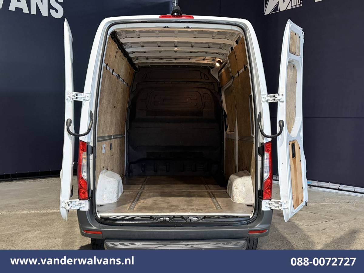 Mercedes-Benz Sprinter Mercedes-Benz Sprinter 317 CDI 170pk L2H2 Euro6 Airco | Camera | Apple Carplay | Cruisecontrol Android Auto, Stoelverwarming, Chauffeursstoel, Parkeersensoren, Bijrijdersbank