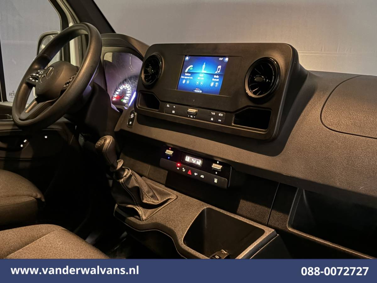 Mercedes-Benz Sprinter Mercedes-Benz Sprinter 317 CDI 170pk L2H2 Euro6 Airco | Camera | Apple Carplay | Cruisecontrol Android Auto, Stoelverwarming, Chauffeursstoel, Parkeersensoren, Bijrijdersbank
