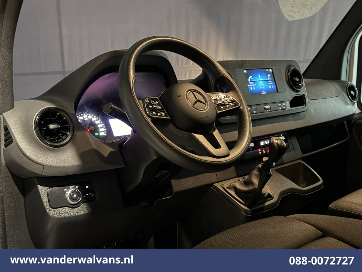 Mercedes-Benz Sprinter Mercedes-Benz Sprinter 317 CDI 170pk L2H2 Euro6 Airco | Camera | Apple Carplay | Cruisecontrol Android Auto, Stoelverwarming, Chauffeursstoel, Parkeersensoren, Bijrijdersbank