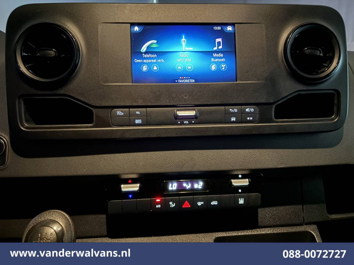 Mercedes-Benz Sprinter Mercedes-Benz Sprinter 317 CDI 170pk L2H2 Euro6 Airco | Camera | Apple Carplay | Cruisecontrol Android Auto, Stoelverwarming, Chauffeursstoel, Parkeersensoren, Bijrijdersbank