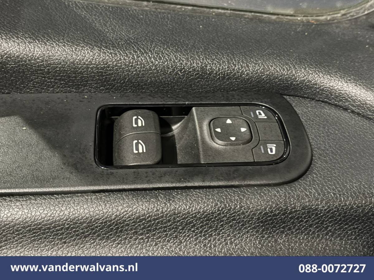 Mercedes-Benz Sprinter Mercedes-Benz Sprinter 317 CDI 170pk L2H2 Euro6 Airco | Camera | Apple Carplay | Cruisecontrol Android Auto, Stoelverwarming, Chauffeursstoel, Parkeersensoren, Bijrijdersbank