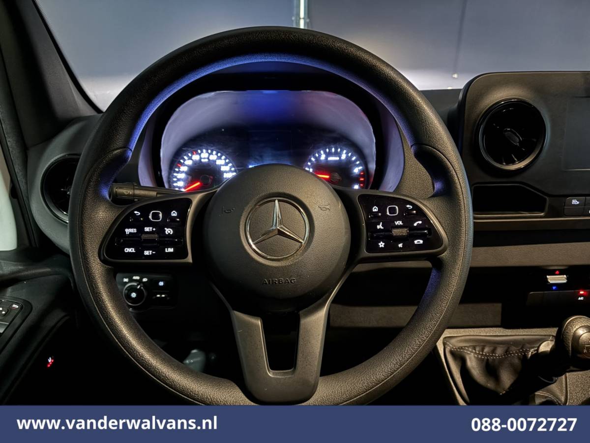 Mercedes-Benz Sprinter Mercedes-Benz Sprinter 317 CDI 170pk L2H2 Euro6 Airco | Camera | Apple Carplay | Cruisecontrol Android Auto, Stoelverwarming, Chauffeursstoel, Parkeersensoren, Bijrijdersbank