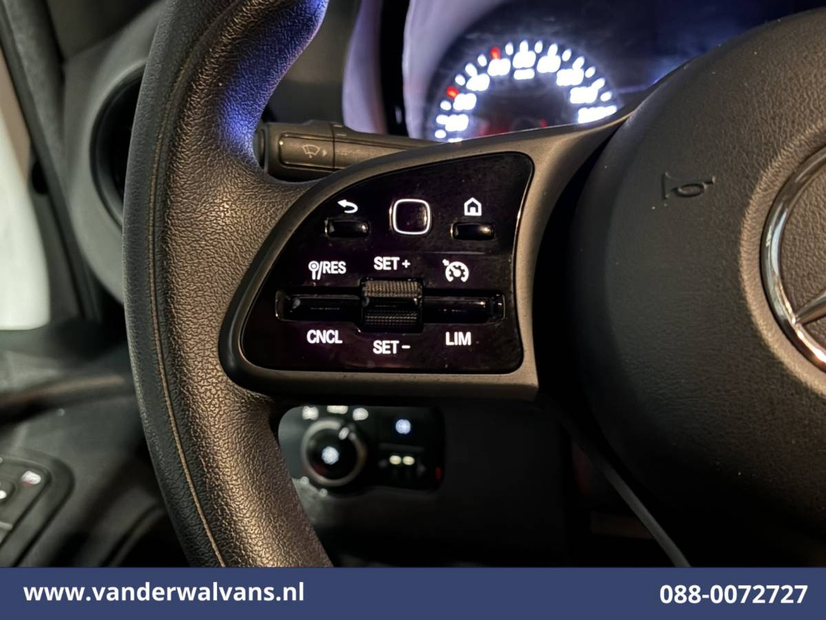 Mercedes-Benz Sprinter Mercedes-Benz Sprinter 317 CDI 170pk L2H2 Euro6 Airco | Camera | Apple Carplay | Cruisecontrol Android Auto, Stoelverwarming, Chauffeursstoel, Parkeersensoren, Bijrijdersbank