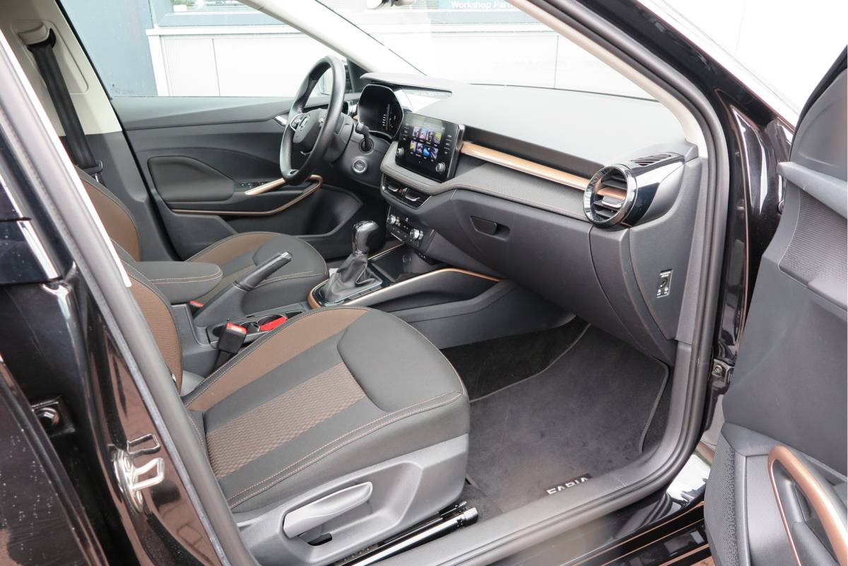 Škoda Fabia ŠKODA Fabia 1.0 TSI 81kw 110pk DSG Business Edition Virtual cockpit,DAB+ , PDC, Navi via Carplay , LMV ,Led, Nieuwe APK