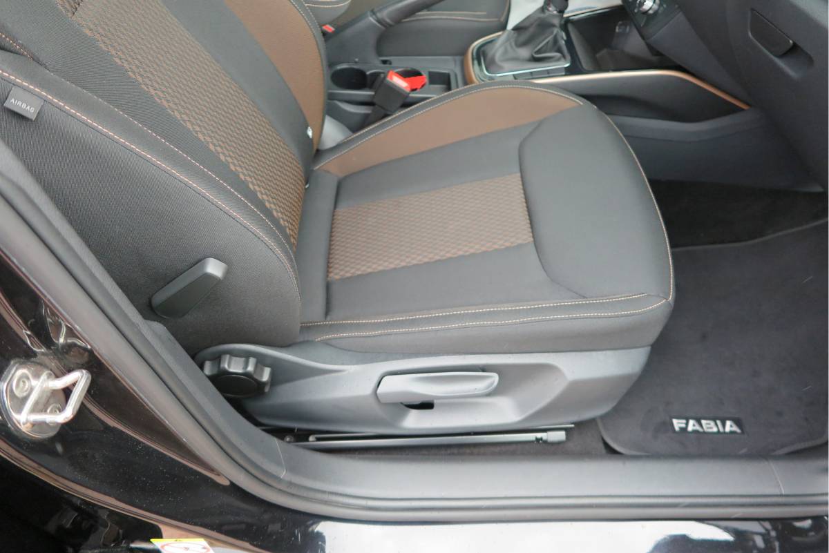 Škoda Fabia ŠKODA Fabia 1.0 TSI 81kw 110pk DSG Business Edition Virtual cockpit,DAB+ , PDC, Navi via Carplay , LMV ,Led, Nieuwe APK