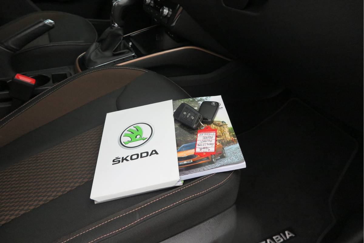 Škoda Fabia ŠKODA Fabia 1.0 TSI 81kw 110pk DSG Business Edition Virtual cockpit,DAB+ , PDC, Navi via Carplay , LMV ,Led, Nieuwe APK