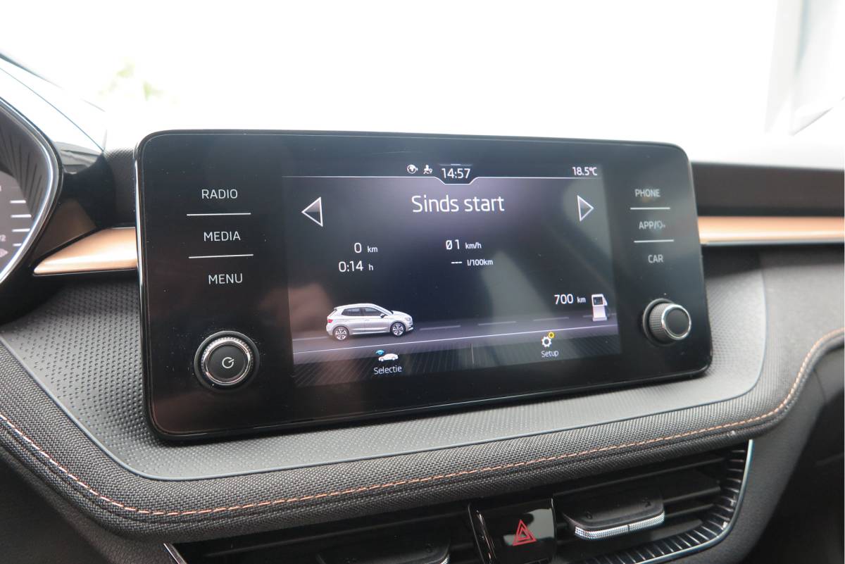 Škoda Fabia ŠKODA Fabia 1.0 TSI 81kw 110pk DSG Business Edition Virtual cockpit,DAB+ , PDC, Navi via Carplay , LMV ,Led, Nieuwe APK