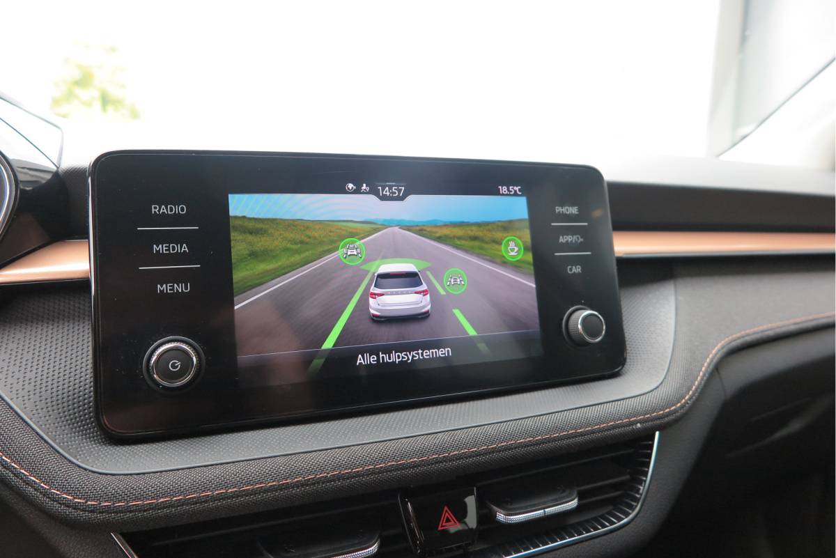 Škoda Fabia ŠKODA Fabia 1.0 TSI 81kw 110pk DSG Business Edition Virtual cockpit,DAB+ , PDC, Navi via Carplay , LMV ,Led, Nieuwe APK