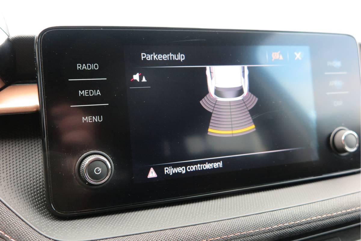 Škoda Fabia ŠKODA Fabia 1.0 TSI 81kw 110pk DSG Business Edition Virtual cockpit,DAB+ , PDC, Navi via Carplay , LMV ,Led, Nieuwe APK