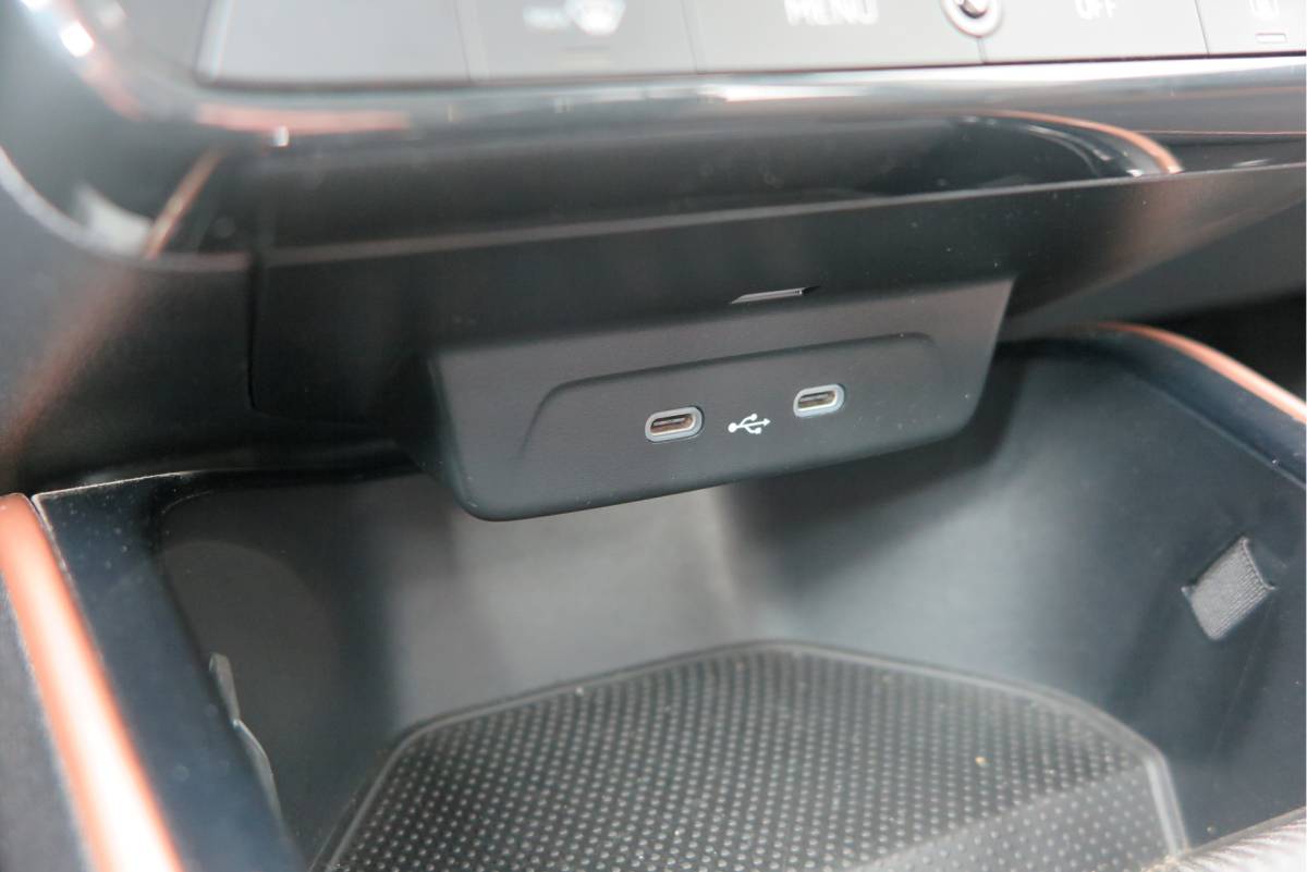 Škoda Fabia ŠKODA Fabia 1.0 TSI 81kw 110pk DSG Business Edition Virtual cockpit,DAB+ , PDC, Navi via Carplay , LMV ,Led, Nieuwe APK
