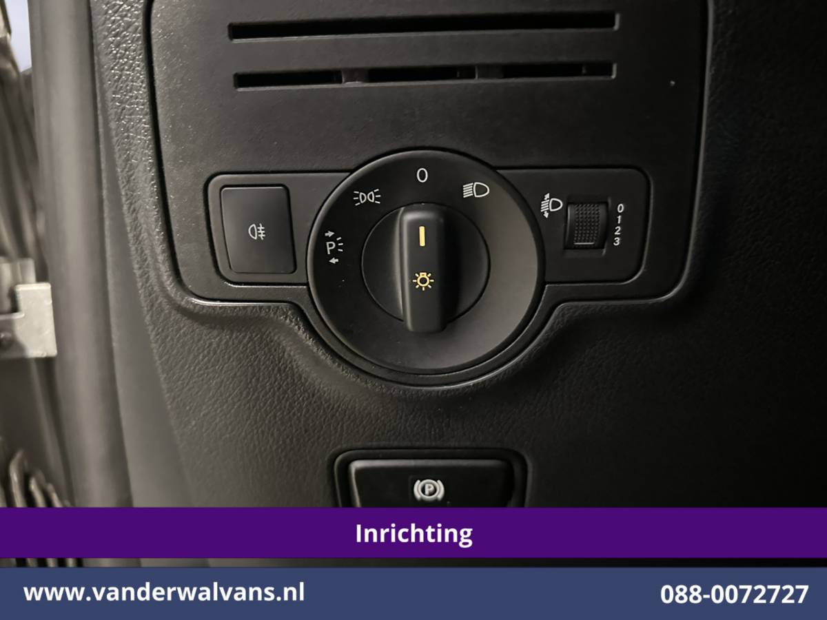 Mercedes-Benz Vito Mercedes-Benz Vito 114 CDI 136pk RWD L2H1 Inrichting Euro6 Airco | Camera | Navigatie | Cruisecontrol | Trekhaak Bijrijdersbank, Achterklep