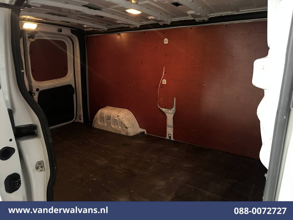 Renault Trafic Renault Trafic 2.0 dCi 130pk L2H1 Euro6 Airco | Imperiaal | LED | Cruisecontrol | Parkeersensoren Bijrijdersbank
