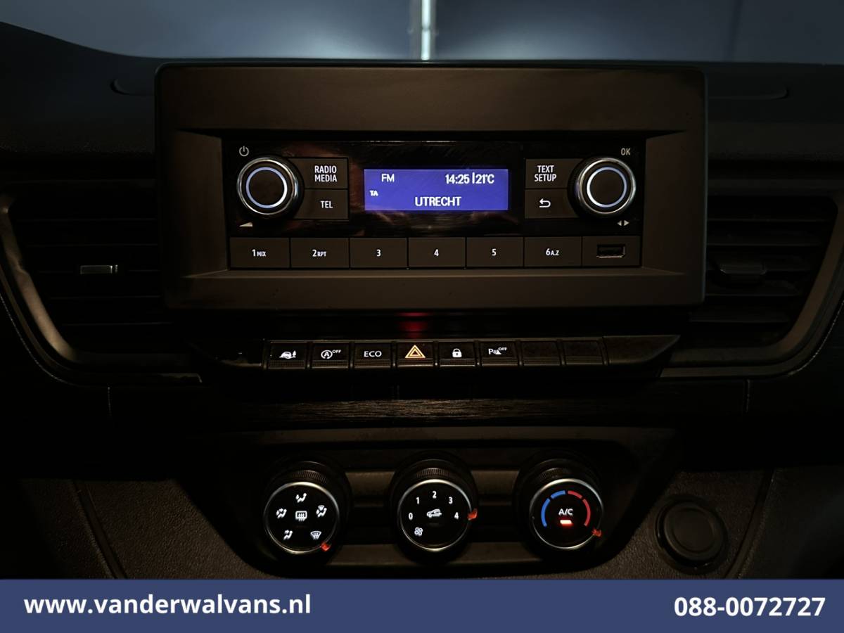 Renault Trafic Renault Trafic 2.0 dCi 130pk L2H1 Euro6 Airco | Imperiaal | LED | Cruisecontrol | Parkeersensoren Bijrijdersbank