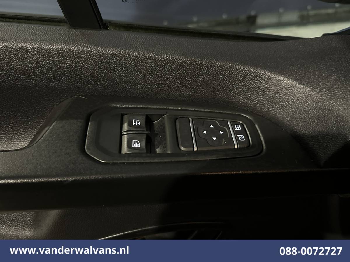 Renault Trafic Renault Trafic 2.0 dCi 130pk L2H1 Euro6 Airco | Imperiaal | LED | Cruisecontrol | Parkeersensoren Bijrijdersbank