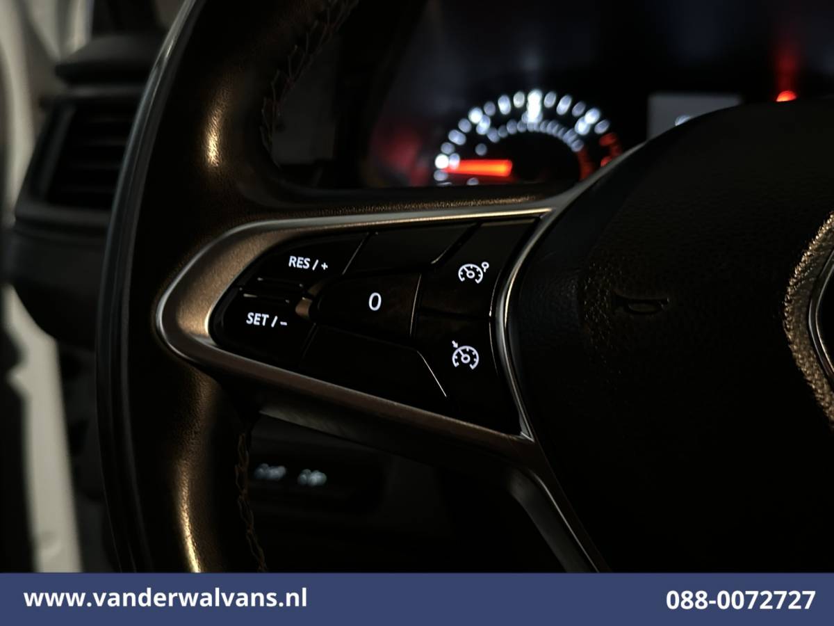 Renault Trafic Renault Trafic 2.0 dCi 130pk L2H1 Euro6 Airco | Imperiaal | LED | Cruisecontrol | Parkeersensoren Bijrijdersbank