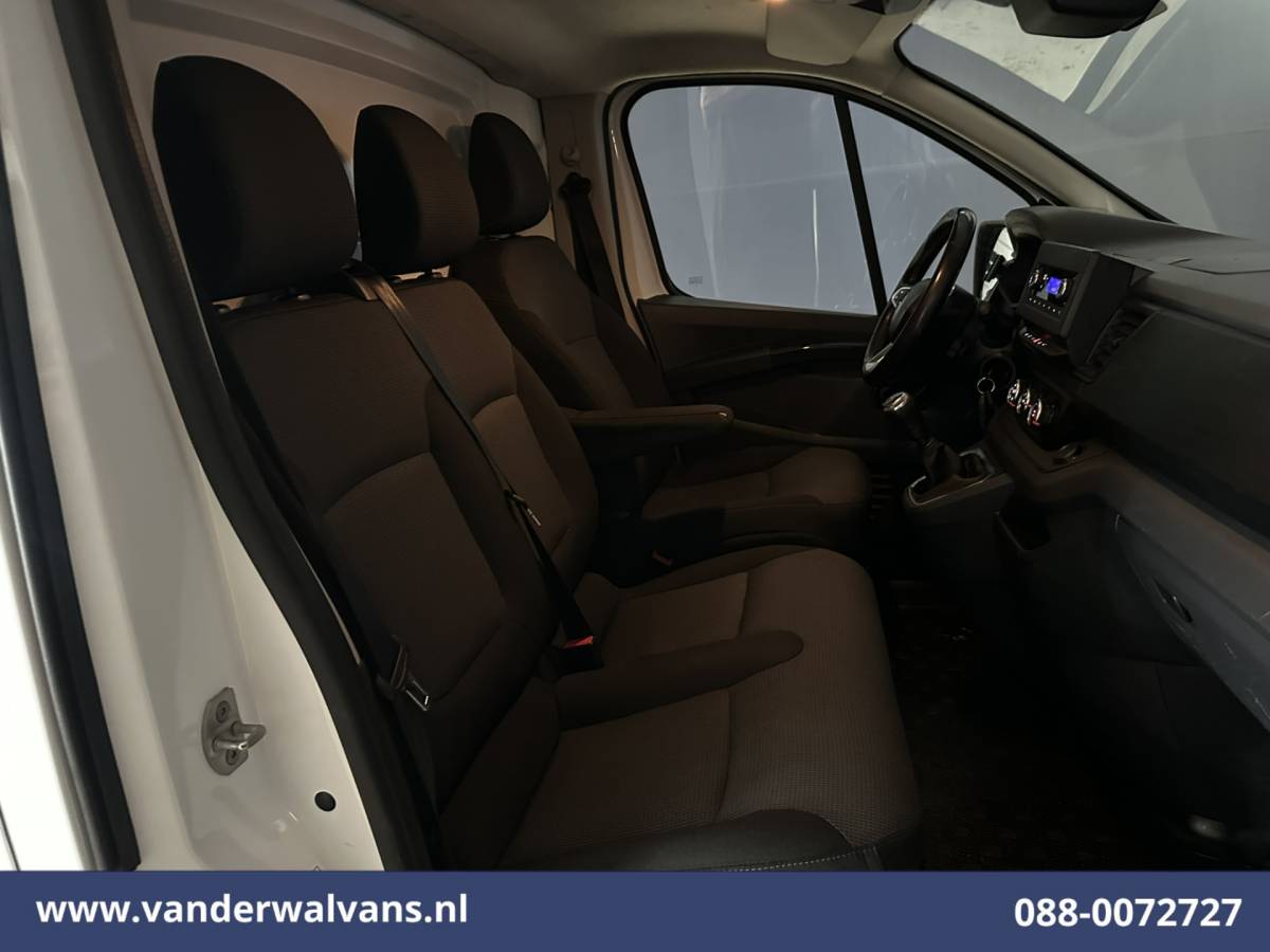 Renault Trafic Renault Trafic 2.0 dCi 130pk L2H1 Euro6 Airco | Imperiaal | LED | Cruisecontrol | Parkeersensoren Bijrijdersbank