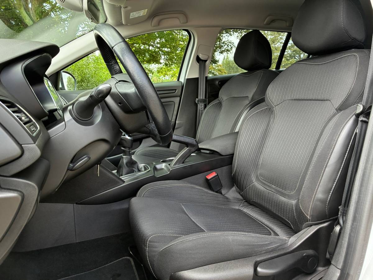 Renault Mégane Estate Renault Mégane Estate 1.5 dCi Eco2 Zen | Navi + Clima + Cruise nu €6.975,-!!