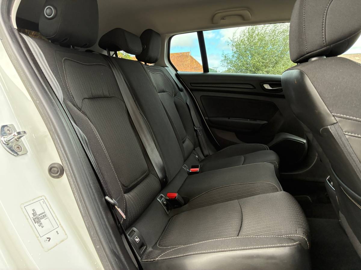 Renault Mégane Estate Renault Mégane Estate 1.5 dCi Eco2 Zen | Navi + Clima + Cruise nu €6.975,-!!