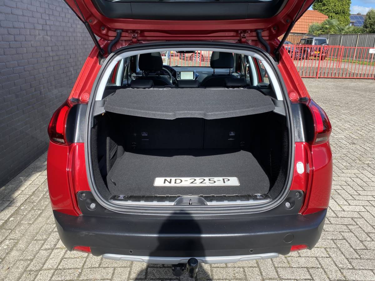 Peugeot 2008 Peugeot 2008 1.2 PureTech Allure AUT. | dealer onderh. | panoramadak | trekhaak | navigatie | cruise control | all season banden