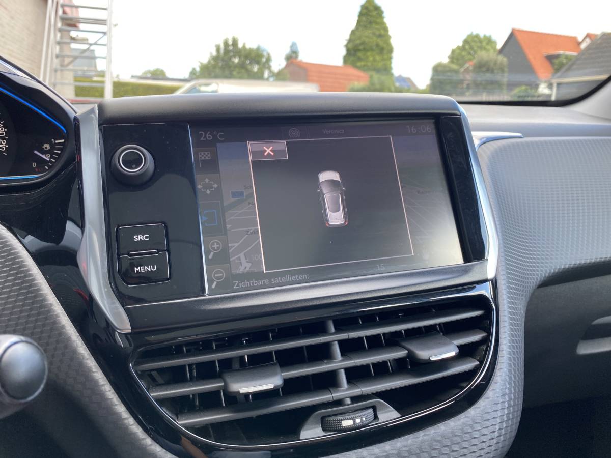 Peugeot 2008 Peugeot 2008 1.2 PureTech Allure AUT. | dealer onderh. | panoramadak | trekhaak | navigatie | cruise control | all season banden