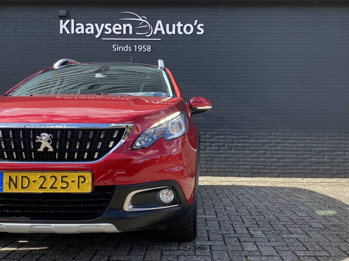 Peugeot 2008 Peugeot 2008 1.2 PureTech Allure AUT. | dealer onderh. | panoramadak | trekhaak | navigatie | cruise control | all season banden