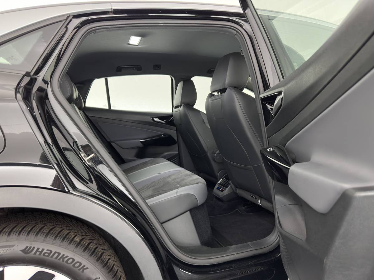 Volkswagen ID.5 Volkswagen ID.5 Pro Business 77 kWh [3-Fase-11kW] {SoH-93%} (INCL-BTW) *HEATPUMP | LEATHER-ALCANTARA | FULL-LED | ADAPTIVE-CRUISE |  DIGI-COCKPIT | HEATED-COMFORTSEATS | KEYLESS | DAB+ | AMBIENTLIGHT | NAVI-FULLMAP | CAMERA | TOWBAR | HEAD-UP | 19”AL
