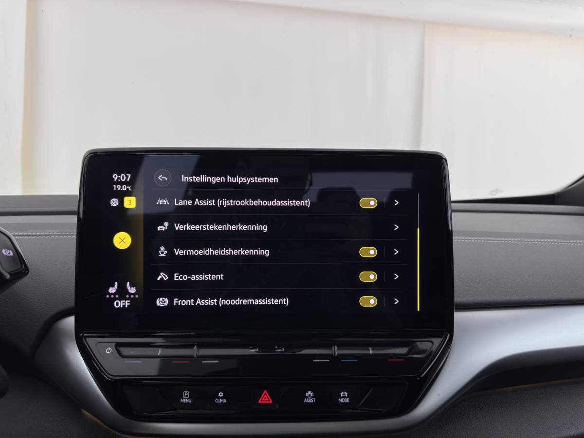 Volkswagen ID.5 Volkswagen ID.5 Pro Business 77 kWh [3-Fase-11kW] {SoH-93%} (INCL-BTW) *HEATPUMP | LEATHER-ALCANTARA | FULL-LED | ADAPTIVE-CRUISE |  DIGI-COCKPIT | HEATED-COMFORTSEATS | KEYLESS | DAB+ | AMBIENTLIGHT | NAVI-FULLMAP | CAMERA | TOWBAR | HEAD-UP | 19”AL