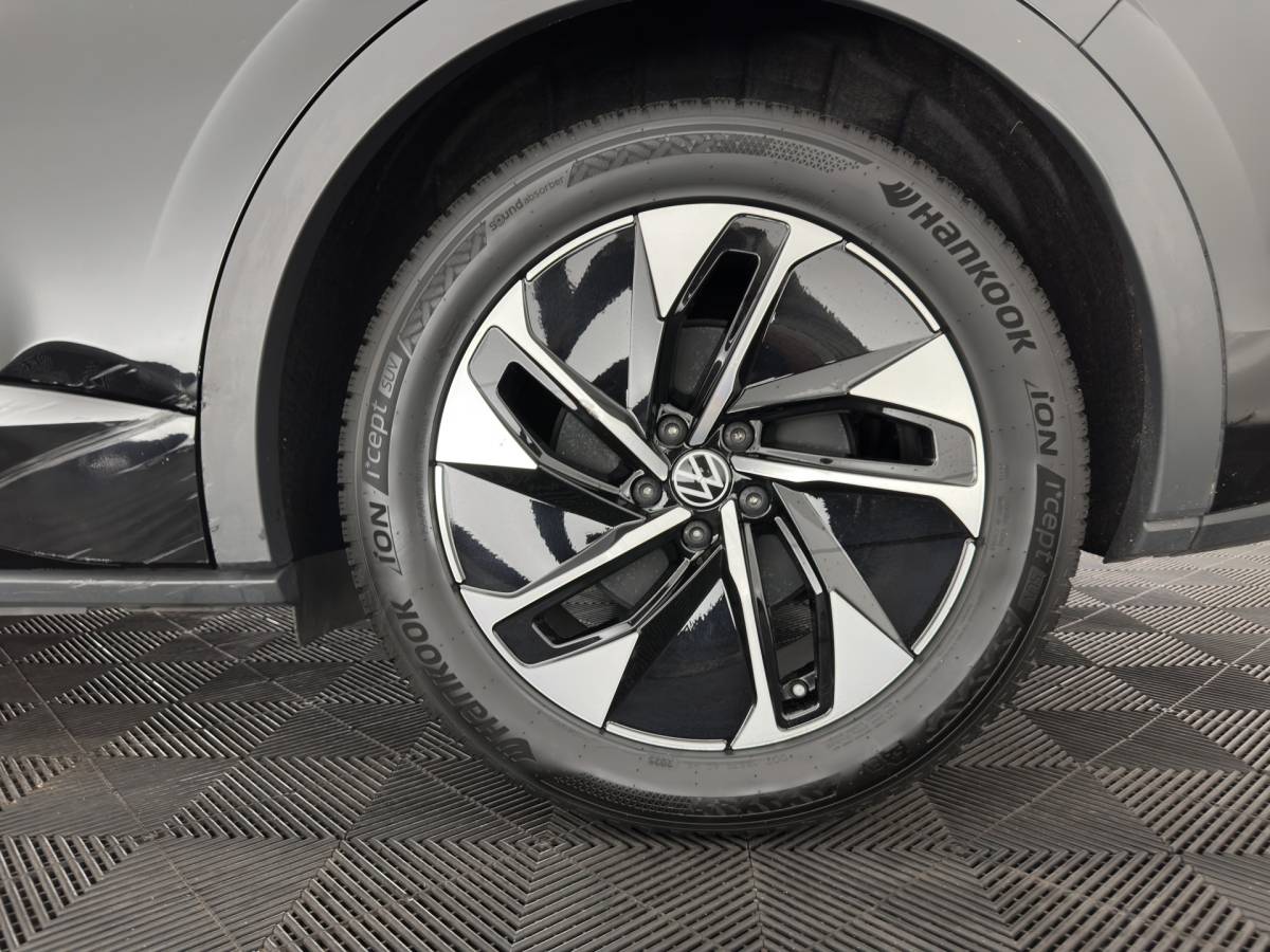 Volkswagen ID.5 Volkswagen ID.5 Pro Business 77 kWh [3-Fase-11kW] {SoH-93%} (INCL-BTW) *HEATPUMP | LEATHER-ALCANTARA | FULL-LED | ADAPTIVE-CRUISE |  DIGI-COCKPIT | HEATED-COMFORTSEATS | KEYLESS | DAB+ | AMBIENTLIGHT | NAVI-FULLMAP | CAMERA | TOWBAR | HEAD-UP | 19”AL