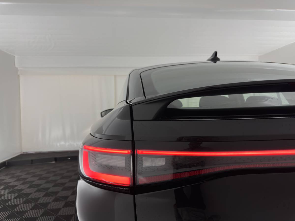 Volkswagen ID.5 Volkswagen ID.5 Pro Business 77 kWh [3-Fase-11kW] {SoH-93%} (INCL-BTW) *HEATPUMP | LEATHER-ALCANTARA | FULL-LED | ADAPTIVE-CRUISE |  DIGI-COCKPIT | HEATED-COMFORTSEATS | KEYLESS | DAB+ | AMBIENTLIGHT | NAVI-FULLMAP | CAMERA | TOWBAR | HEAD-UP | 19”AL