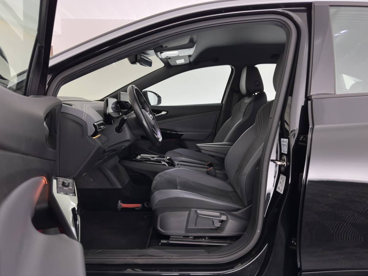 Volkswagen ID.5 Volkswagen ID.5 Pro Business 77 kWh [3-Fase-11kW] {SoH-93%} (INCL-BTW) *HEATPUMP | LEATHER-ALCANTARA | FULL-LED | ADAPTIVE-CRUISE |  DIGI-COCKPIT | HEATED-COMFORTSEATS | KEYLESS | DAB+ | AMBIENTLIGHT | NAVI-FULLMAP | CAMERA | TOWBAR | HEAD-UP | 19”AL