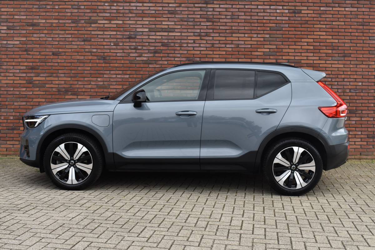 Volvo XC40 Volvo XC40 T5 262PK Recharge Ultimate Dark | Luxury-pakket | Trekhaak | Rondomzicht camera