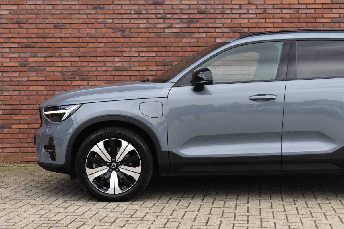 Volvo XC40 Volvo XC40 T5 262PK Recharge Ultimate Dark | Luxury-pakket | Trekhaak | Rondomzicht camera