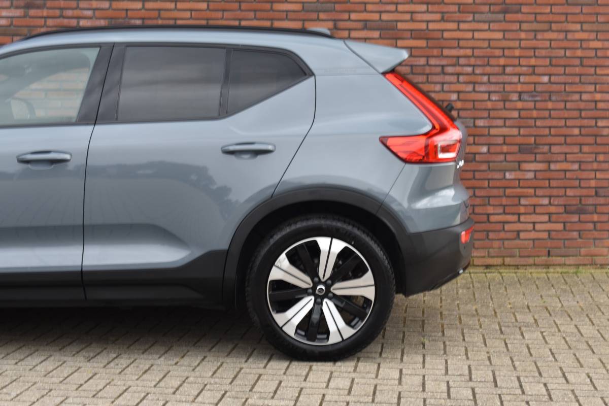 Volvo XC40 Volvo XC40 T5 262PK Recharge Ultimate Dark | Luxury-pakket | Trekhaak | Rondomzicht camera