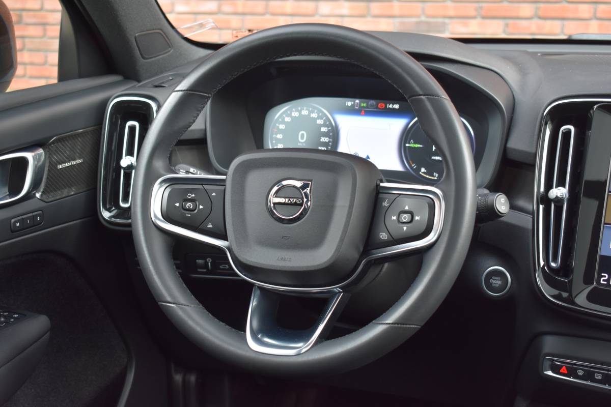 Volvo XC40 Volvo XC40 T5 262PK Recharge Ultimate Dark | Luxury-pakket | Trekhaak | Rondomzicht camera