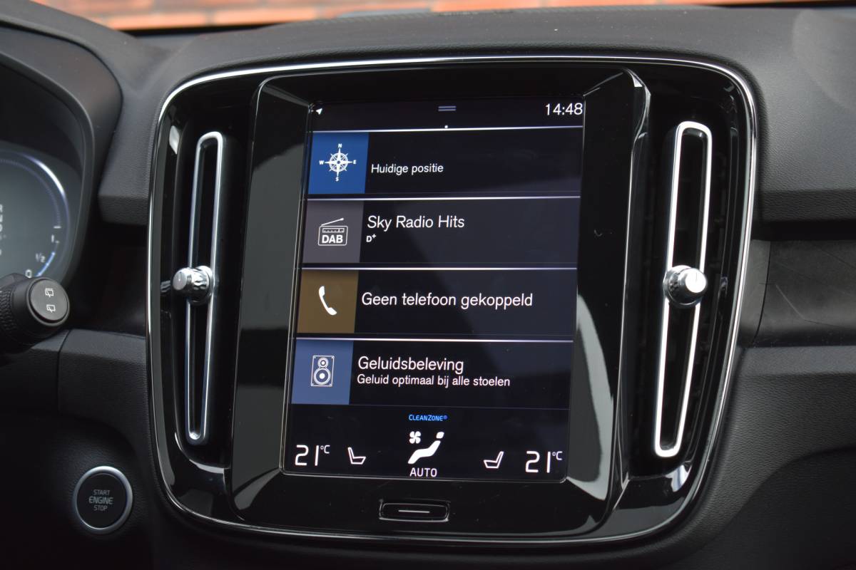 Volvo XC40 Volvo XC40 T5 262PK Recharge Ultimate Dark | Luxury-pakket | Trekhaak | Rondomzicht camera